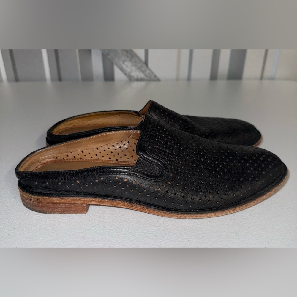 Trask Ashley perforated black leather slip-on mule loafers size 8
